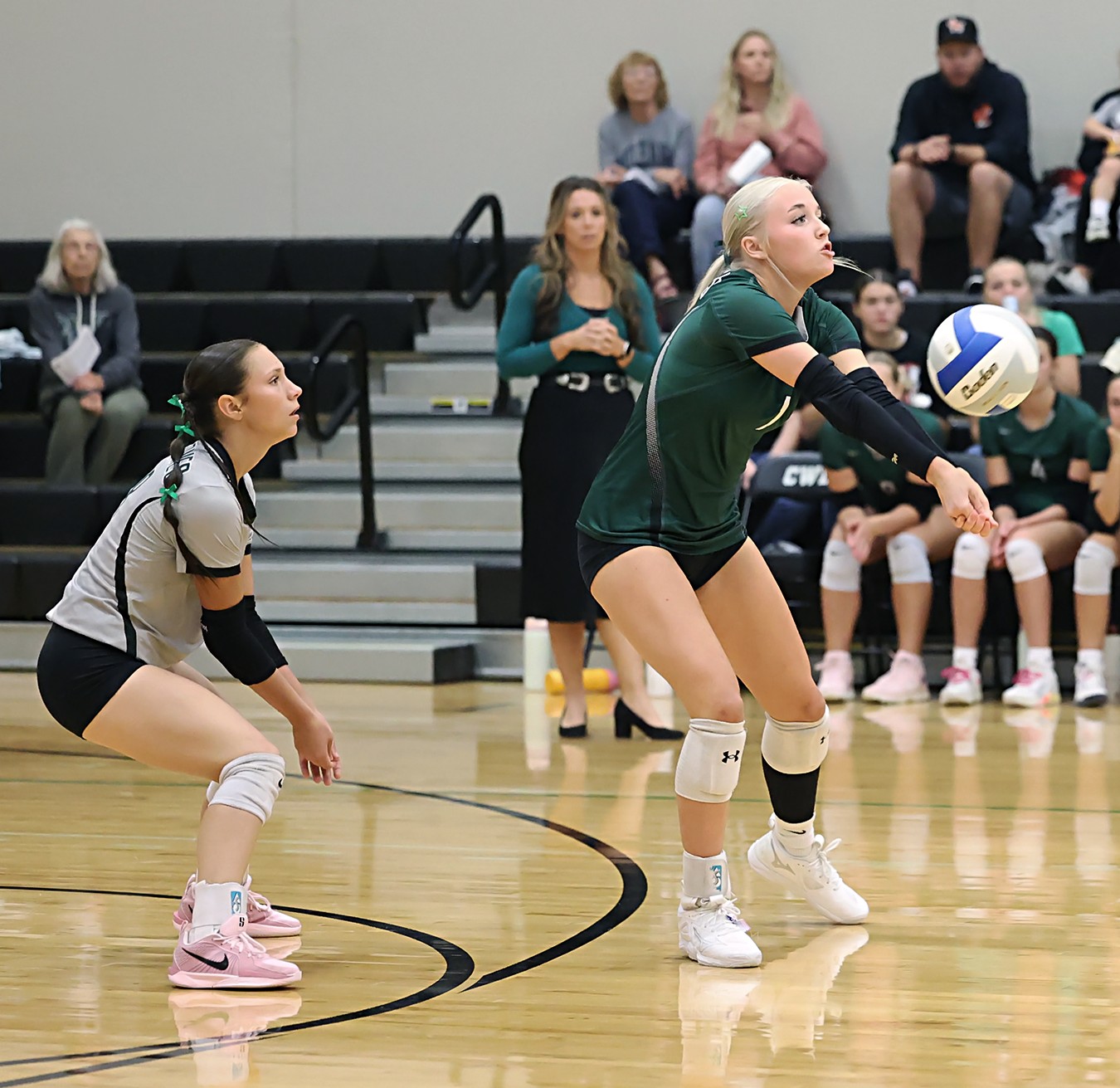 Cyclones volleyballers sail to 6-0 after Flandreau tourney