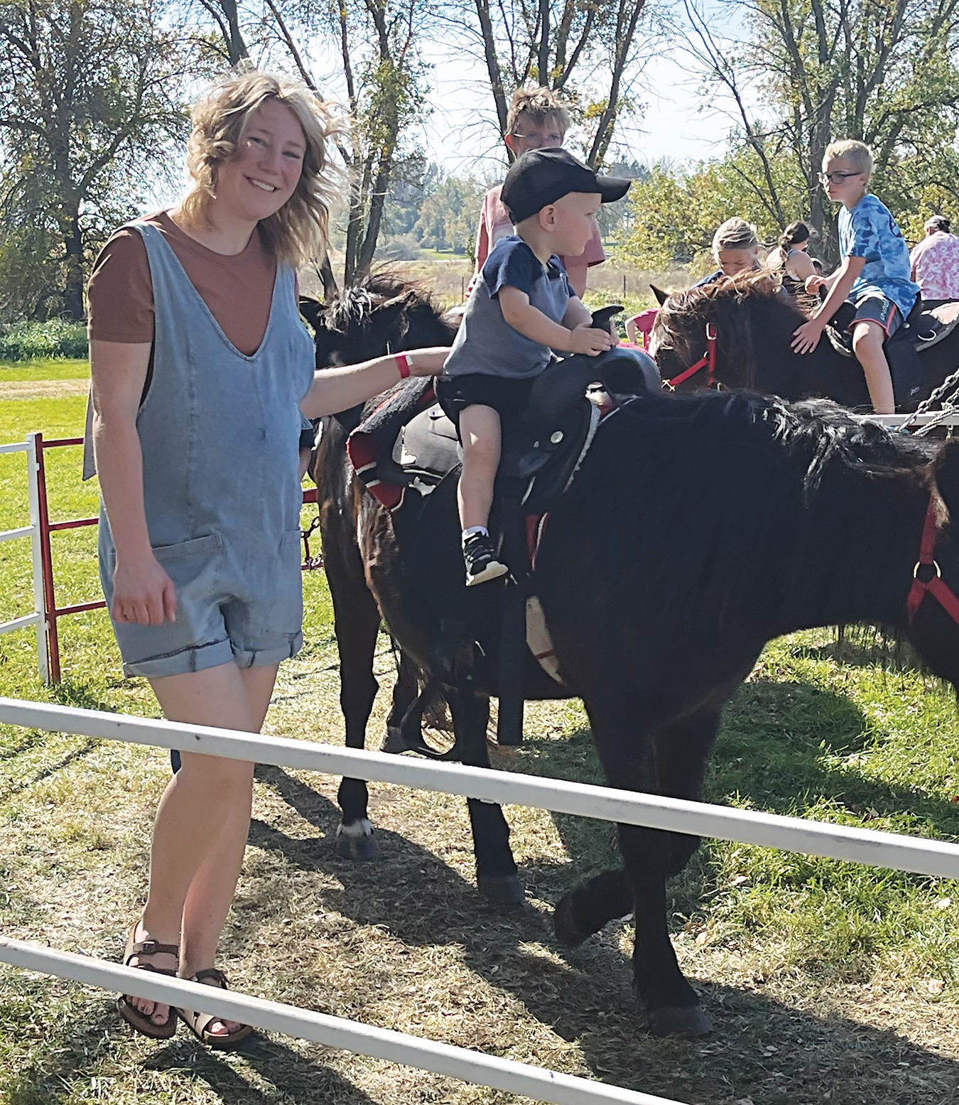 Henry School PTO’s first Fall Festival was a ‘gourd’ time
