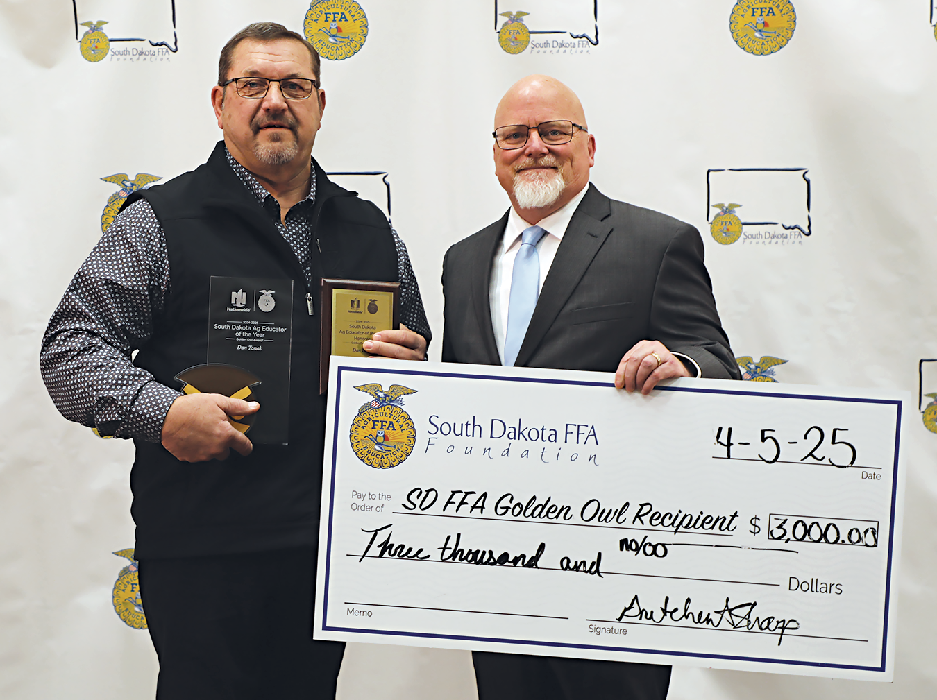 Dan Tonak named Ag Educator of the Year, South Dakota Golden Owl Award grand prize winner