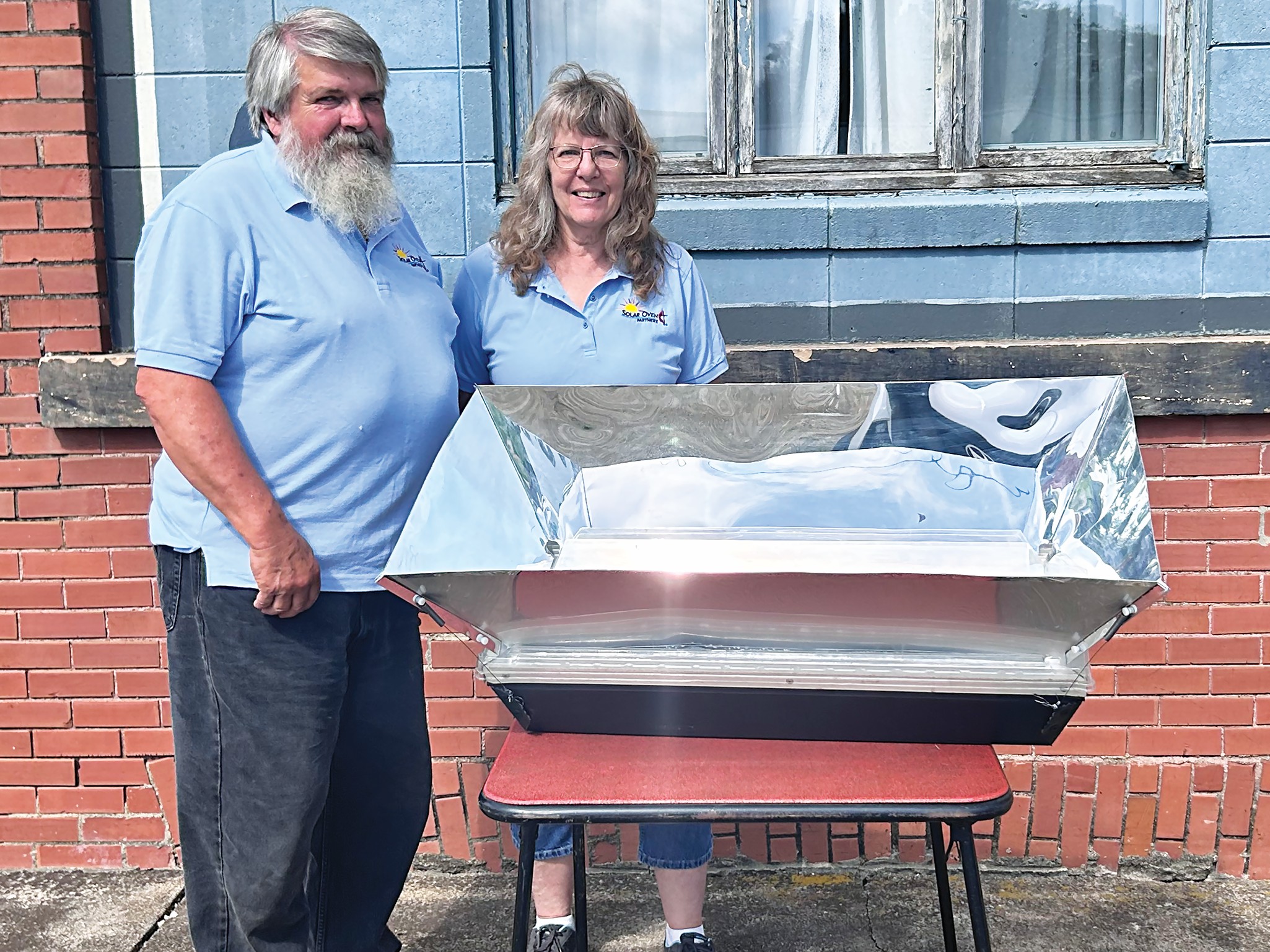 Gene and Wanda Bethke’s solar oven mission help poverty-stricken areas of the world